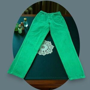 VTG Not Guilty High Rise Tapered Cut Jeans. Green. Size: 30